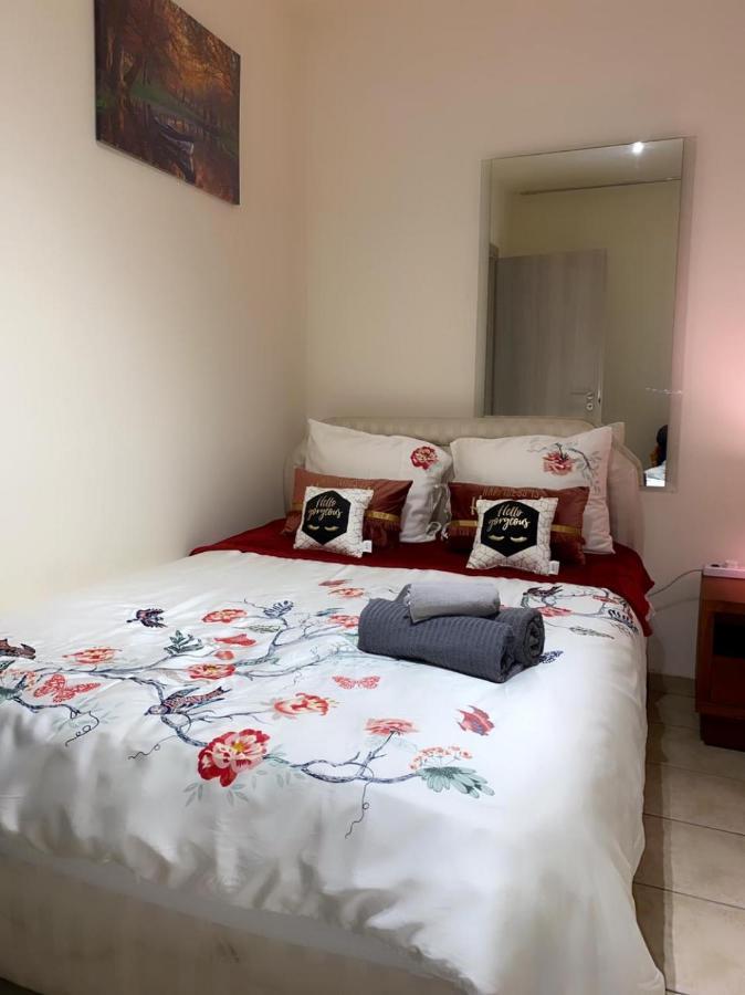 Larnaca Beach Apartment Екстер'єр фото