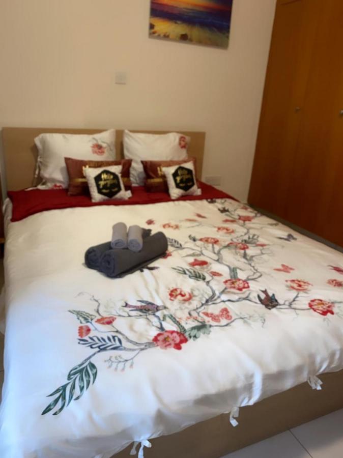 Larnaca Beach Apartment Екстер'єр фото