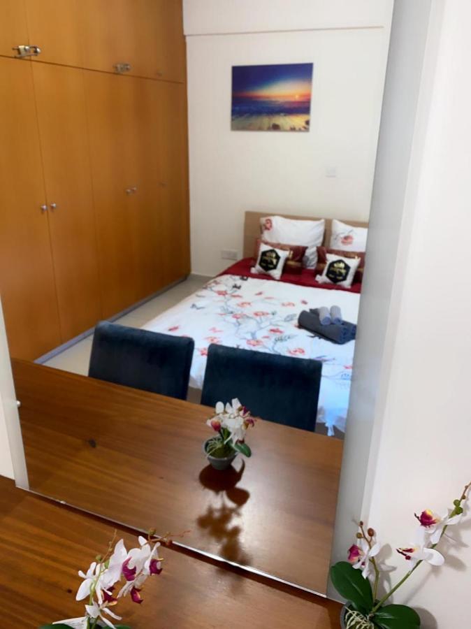 Larnaca Beach Apartment Екстер'єр фото