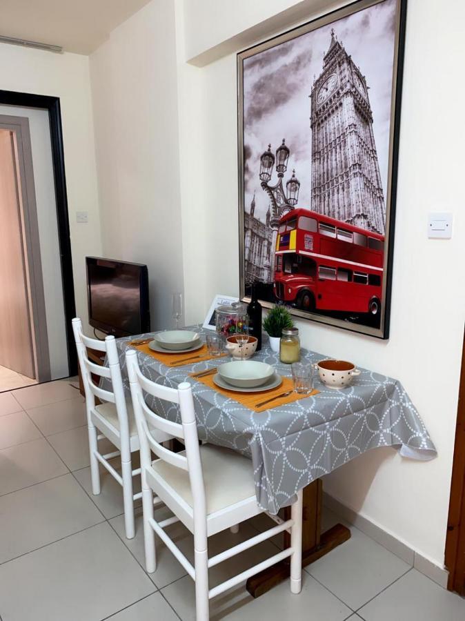 Larnaca Beach Apartment Екстер'єр фото
