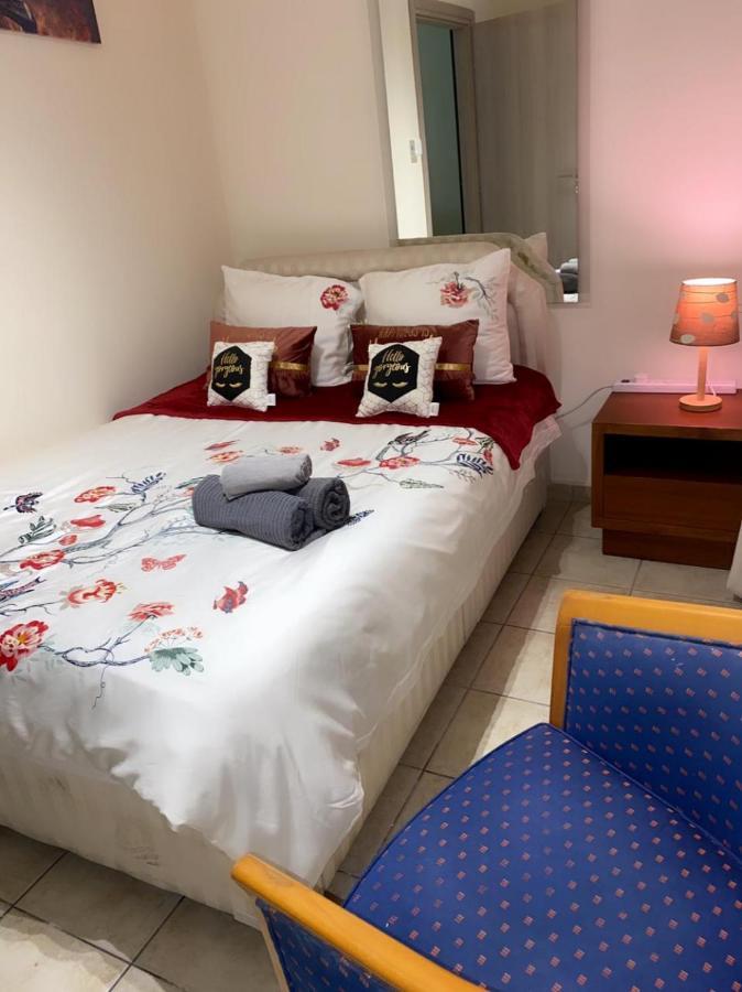 Larnaca Beach Apartment Екстер'єр фото